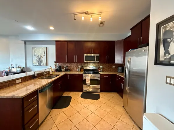 1353 N Sedgwick St APT 4, Chicago, IL 60610