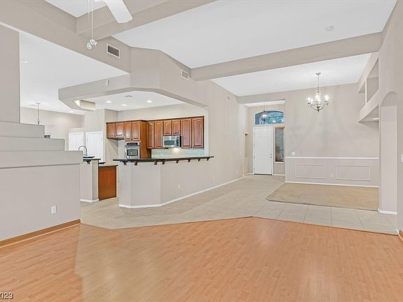 4th image of 6212 Leafy St