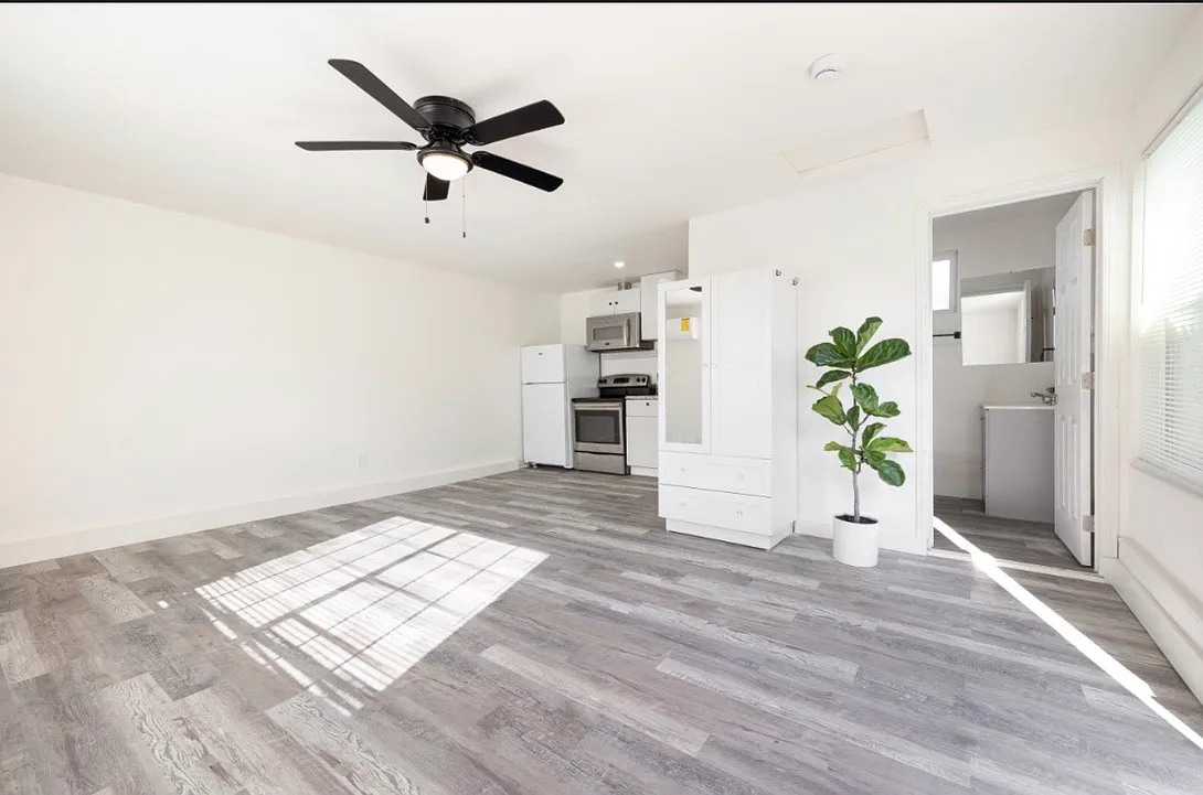 Building Photo - 4344 Keeler Ave #1