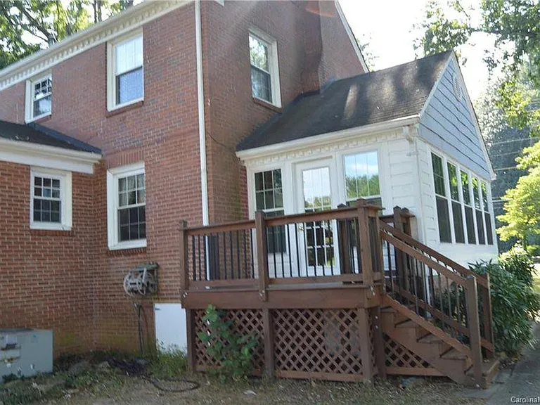 436 Sullivan Rd — Photo 2