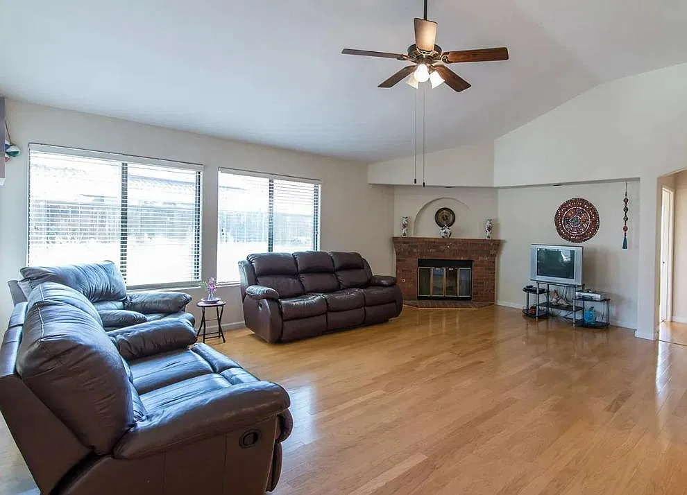 8205 Norfolk Ct — Photo 3