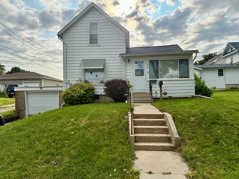 306 Commercial St — Photo 1