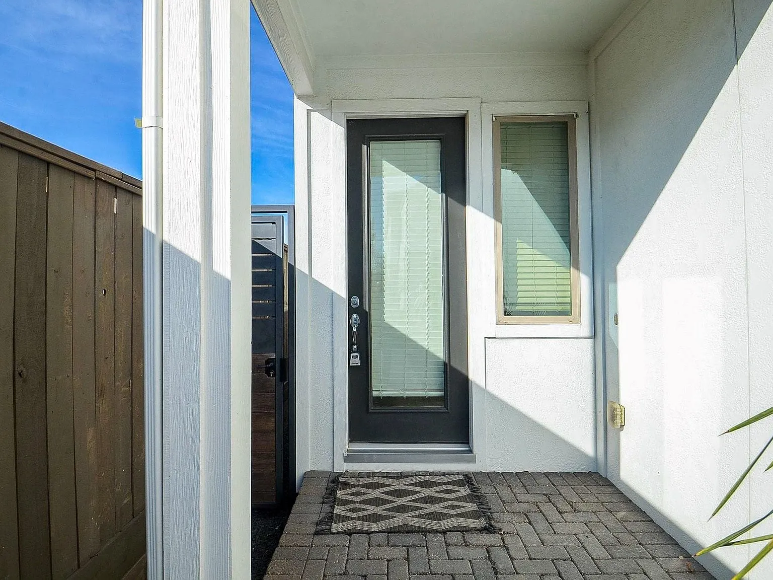 3 bed, 2.5 bath, 1860 sqft, $2,850 — Photo 3