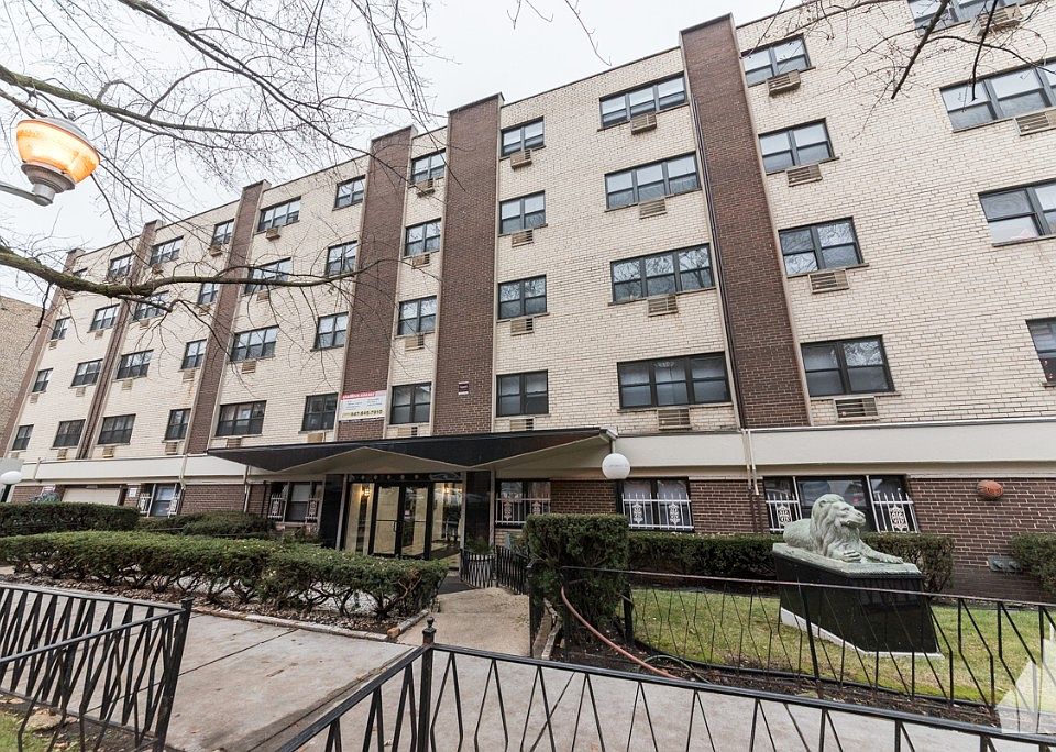 1st image of 450 W Aldine Ave #302