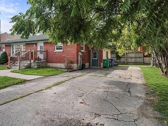 3rd image of 16 Patrick St W
