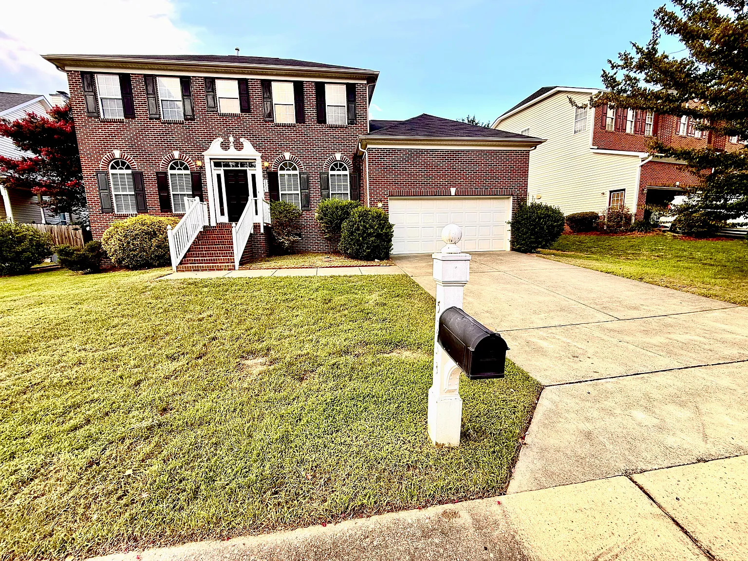 4 bed, 2.5 bath, 2440 sqft, $2,395 — Photo 2
