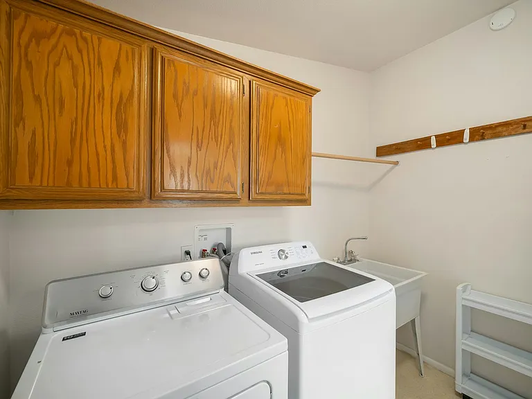 351 Lark Dr — Photo 14