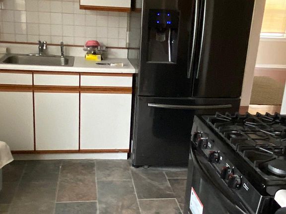 5th image of 28560 Barton St