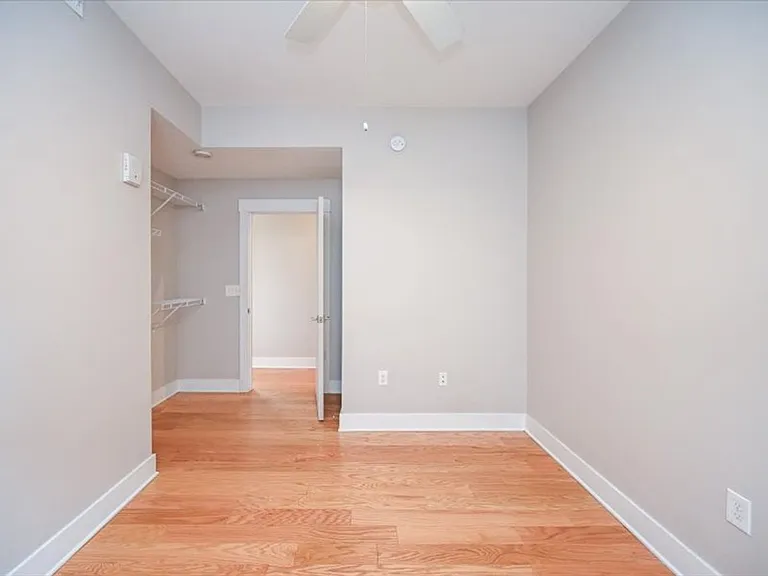 515 E 12th St #4 — Photo 6
