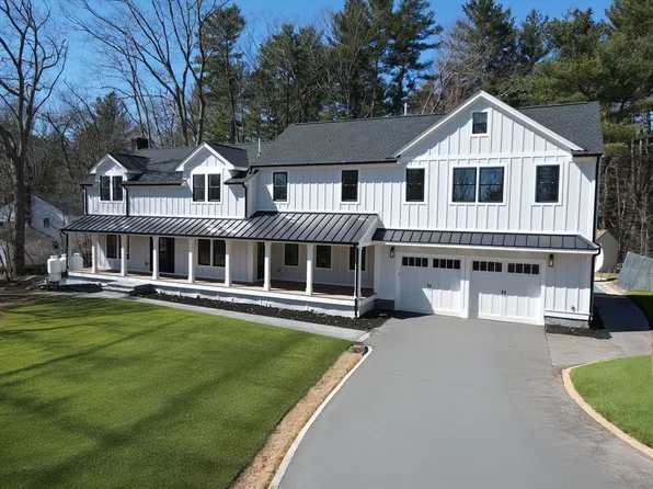 7 Circle Dr, Dover, MA 02030