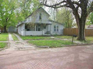 814 S B St, Arkansas City, KS 67005