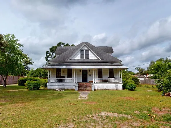 204 S Live Oak St, Geneva, AL 36340