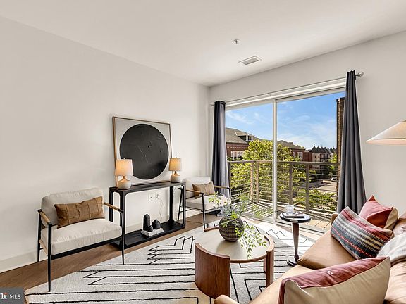 5th image of 2550 17th St NW Unit 317