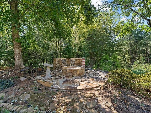 5th image of 3370 Seven Oaks Dr