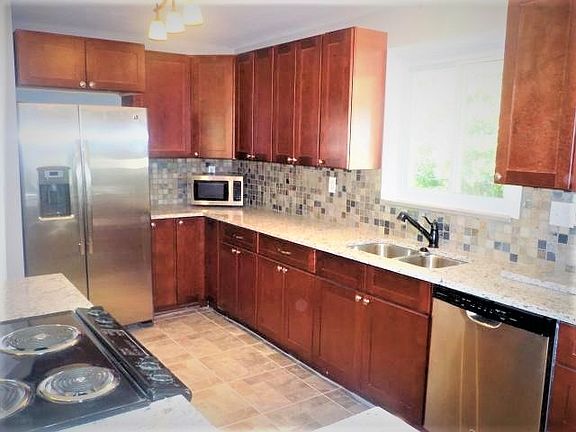 3rd image of 372 E Clearview Ave