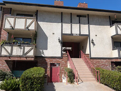 1831 Purdue Ave #205 Photo 1