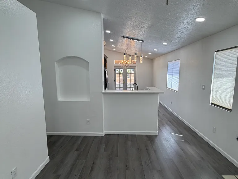 10652 Neptune St NW — Photo 9
