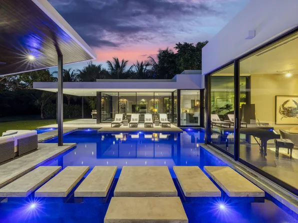 12 N Beach Road, Jupiter Island, FL 33455