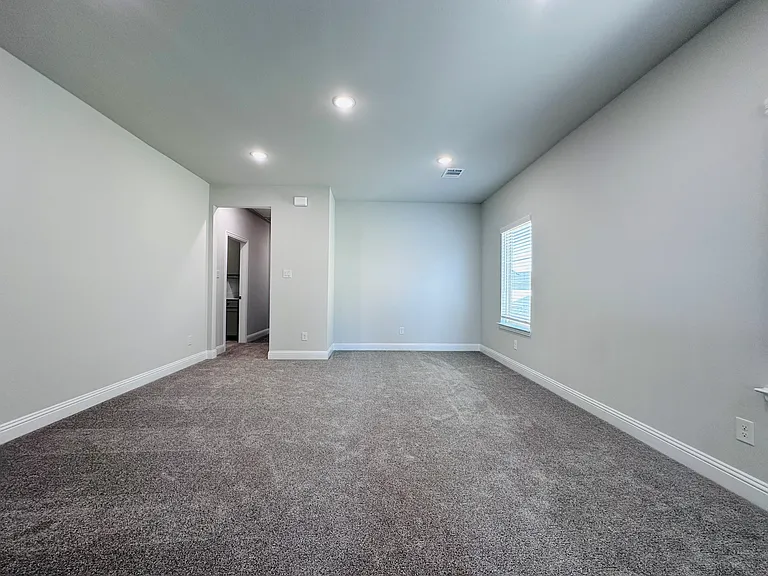 7017 Sunset Blvd — Photo 17