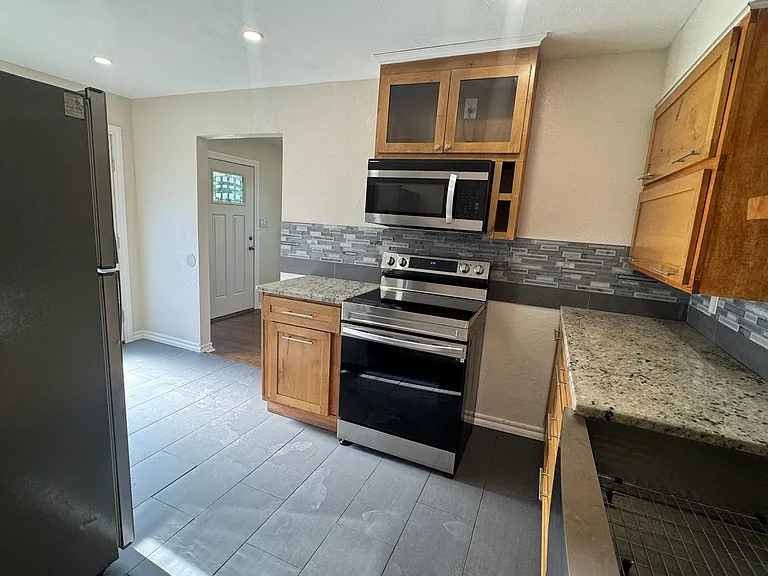 1535 NE 42nd St — Photo 14