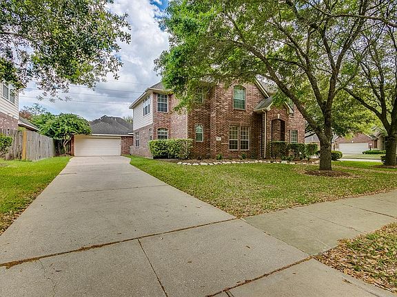 4th image of 3202 Five Oaks Dr