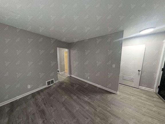 3rd image of 1282 Stratford St