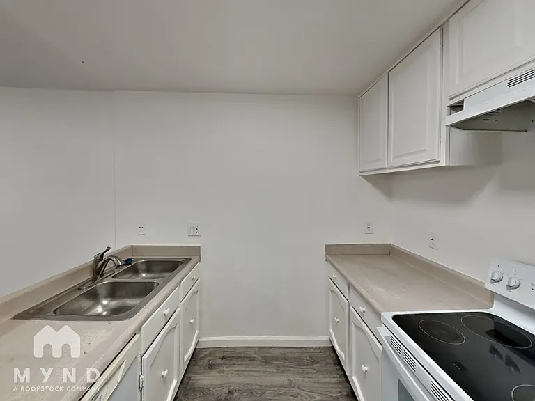6290 Bancroft Ave — Photo 7