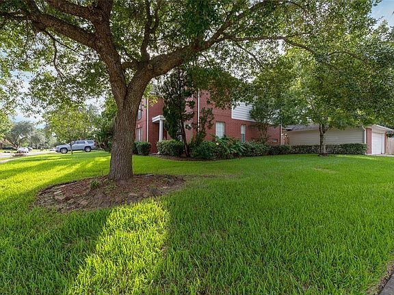 3rd image of 2402 Dixie Woods Dr