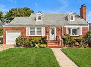 1055 Archer Pl, Baldwin, NY 11510