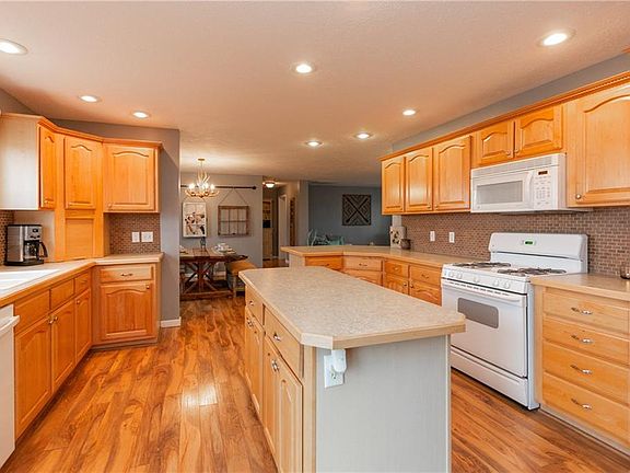 4th image of 4083 W County Road 750 N