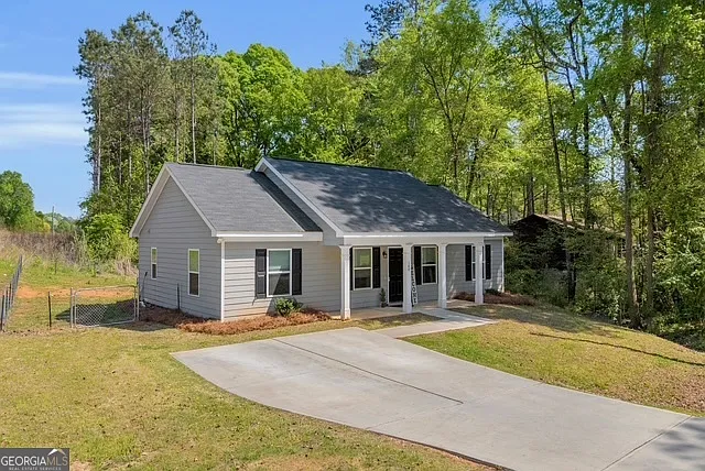 3 bed, 2.0 bath, $1,900 — Photo 2