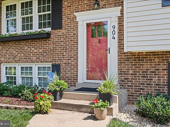 5th image of 904 Dunbarton Ct