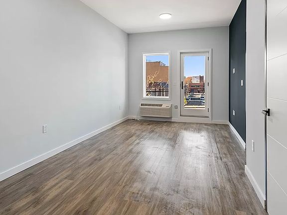 4th image of 2733 E 12th St #3D