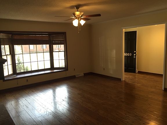 4th image of 1669 Westbrook Cir