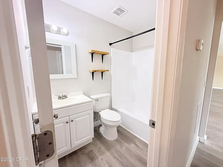 175 N Berthe Ave — Photo 17