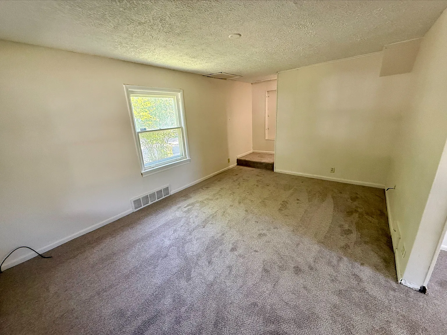 3 bed, 960 sqft, $1,045 — Photo 4