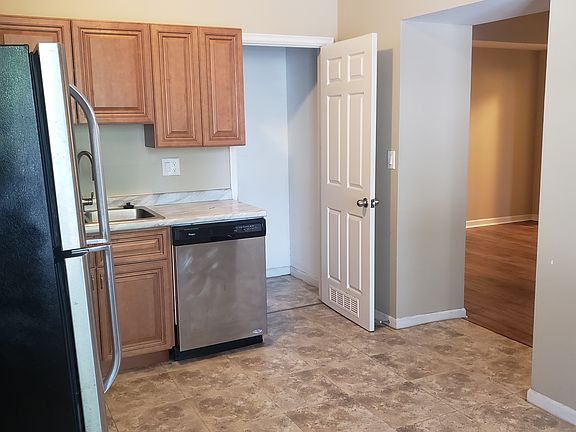 2nd image of 2342 S Grand Blvd #2XX