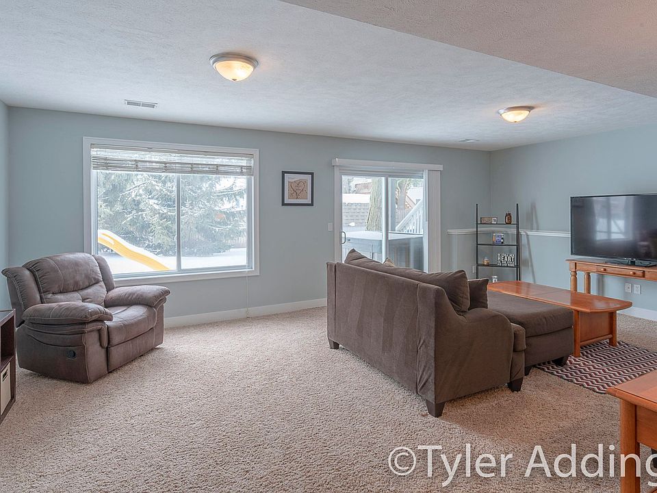 2nd image of 10887 Skylane Ct