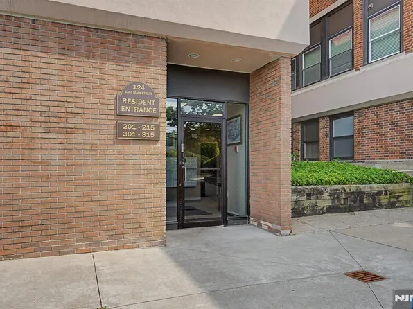 124 E Main St APT 305, Denville, NJ 07834