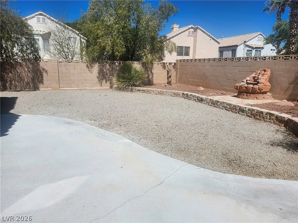 3 bed, 3.0 bath, 1640 sqft, $2,250 — Photo 3