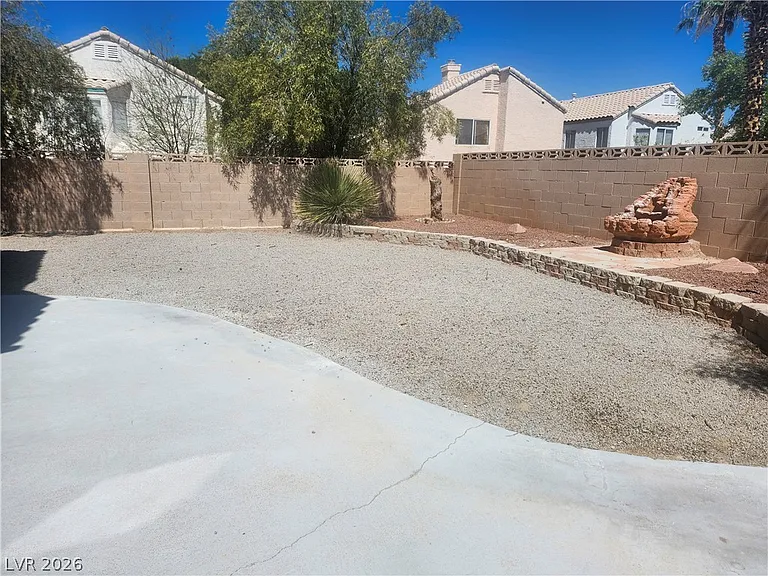 8428 Oyster Dr — Photo 3