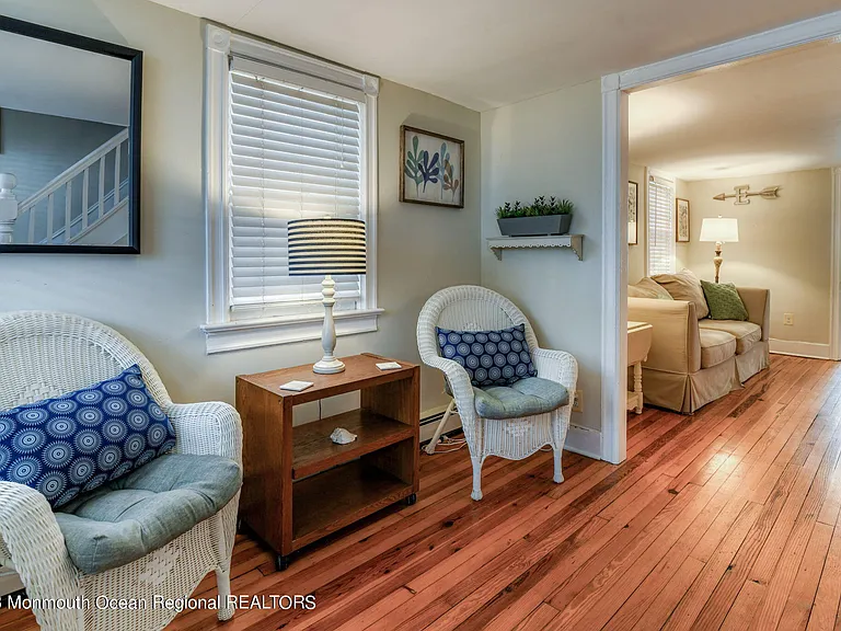 34 Webb Ave E #EAST SIDE — Photo 4
