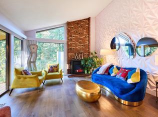 2873 Capilano Rd, North Vancouver, BC V7R 4H4