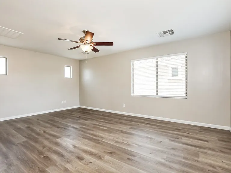 3348 E Franklin Ave — Photo 10