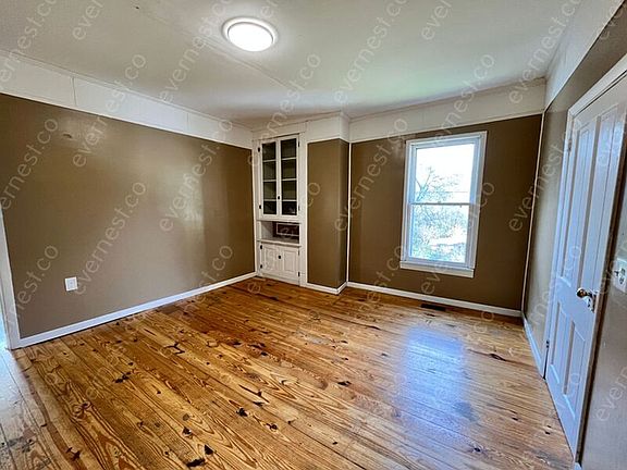 5th image of 305 Blanche St