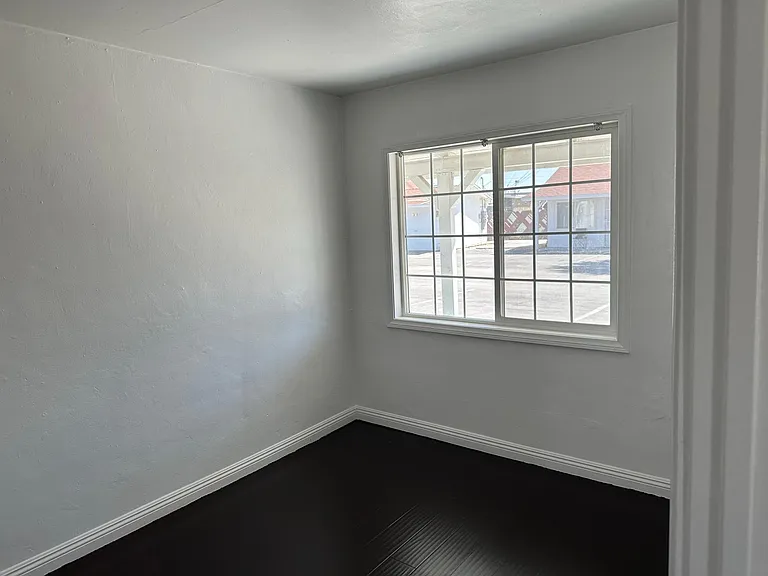 45307 Sierra Hwy — Photo 11