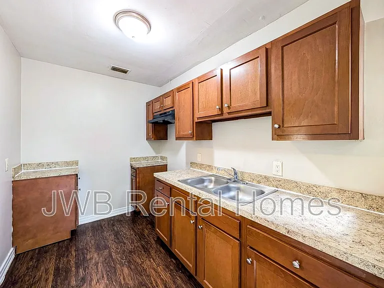 2817 Mars Ave — Photo 2