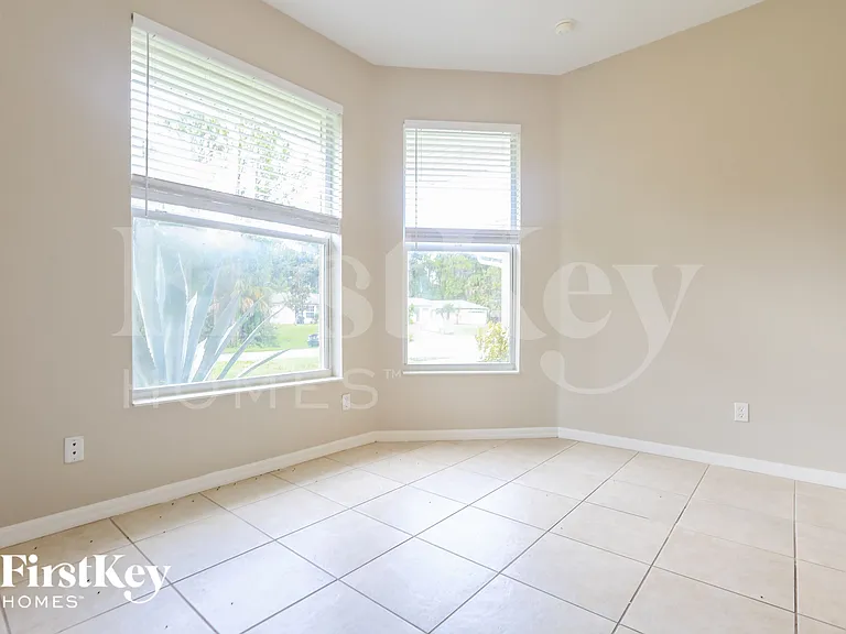 4511 Jaslo Ave — Photo 8