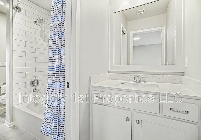 1304 NW 107th Ter — Photo 21