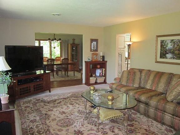 5th image of 1643 Lilac Ln